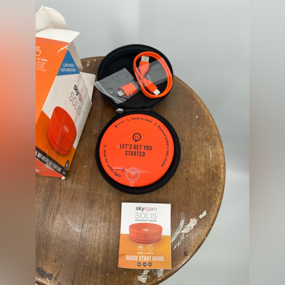 Skyroam Solis Global WiFi Hotspot with Travel Case - Picture 4 of 8